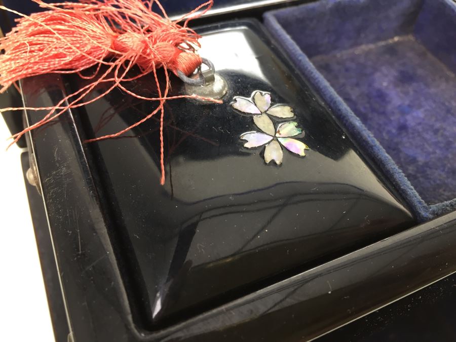 Asian Laquer Jewelry Box With Mother Of Pearl Inlay Bird Motif [Photo 14]