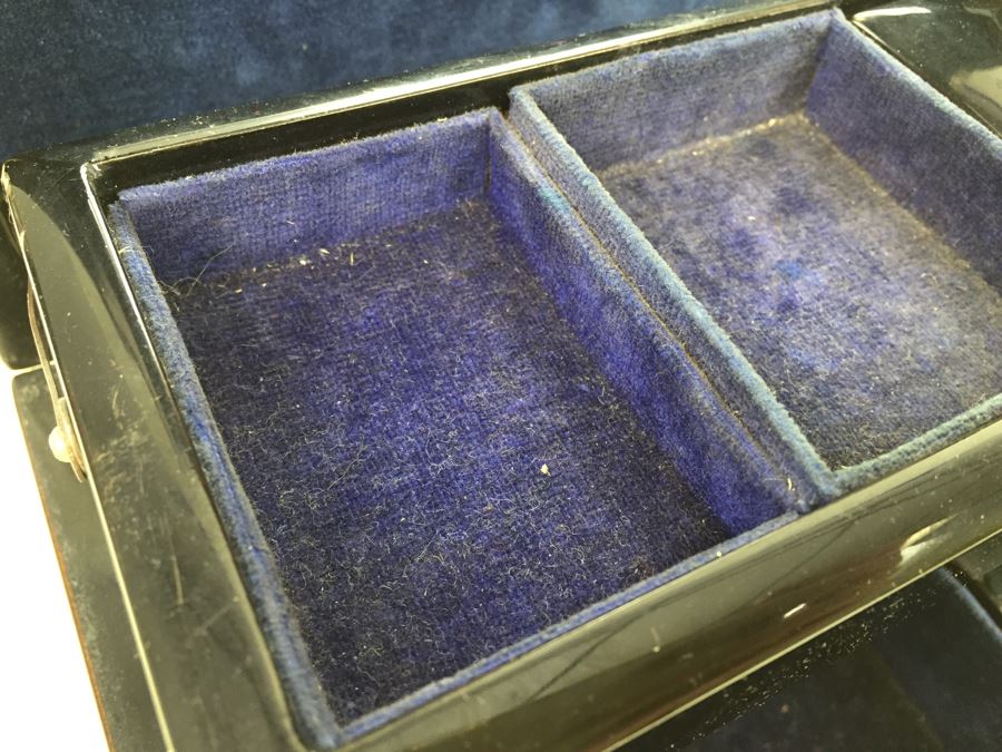 Asian Laquer Jewelry Box With Mother Of Pearl Inlay Bird Motif [Photo 15]