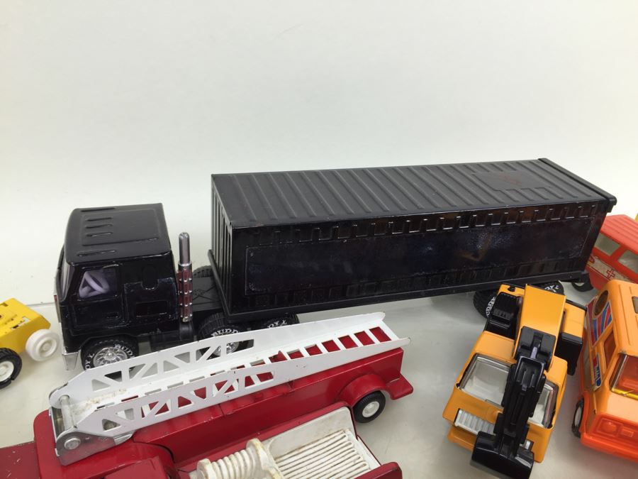 Huge Lot Of TootsieToy Cars Plus MidgeToy, Tonka And Buddy L Cars And Trucks [Photo 21]