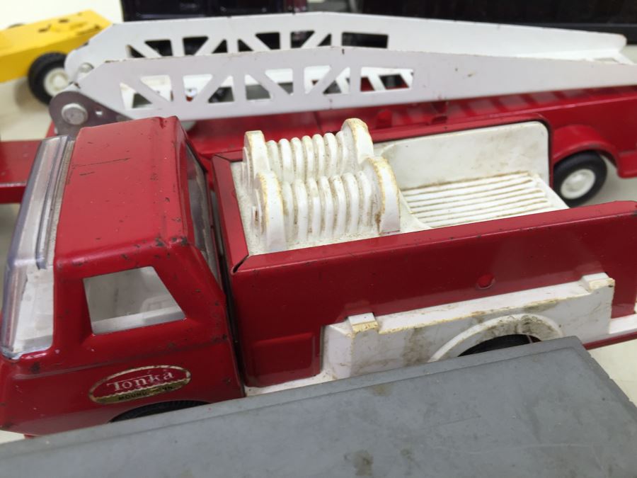 Huge Lot Of TootsieToy Cars Plus MidgeToy, Tonka And Buddy L Cars And Trucks [Photo 17]