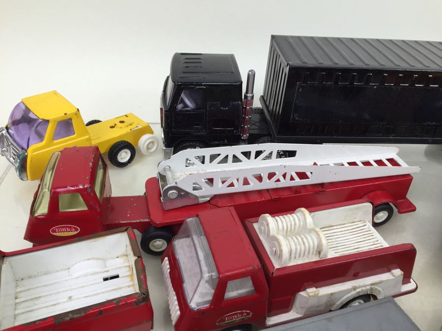 Huge Lot Of TootsieToy Cars Plus MidgeToy, Tonka And Buddy L Cars And Trucks [Photo 19]