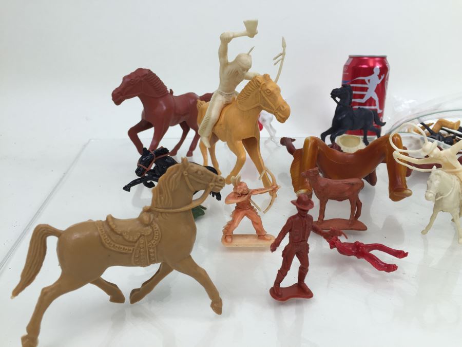 Lot Of Vintage Cowboys Indians And Horses [Photo 4]