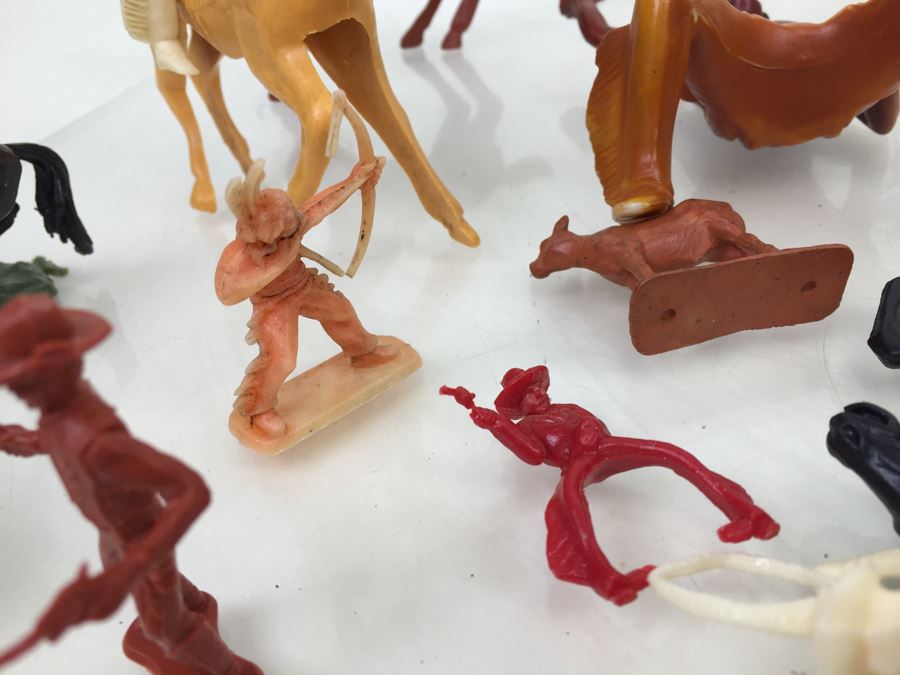 Lot Of Vintage Cowboys Indians And Horses [Photo 14]