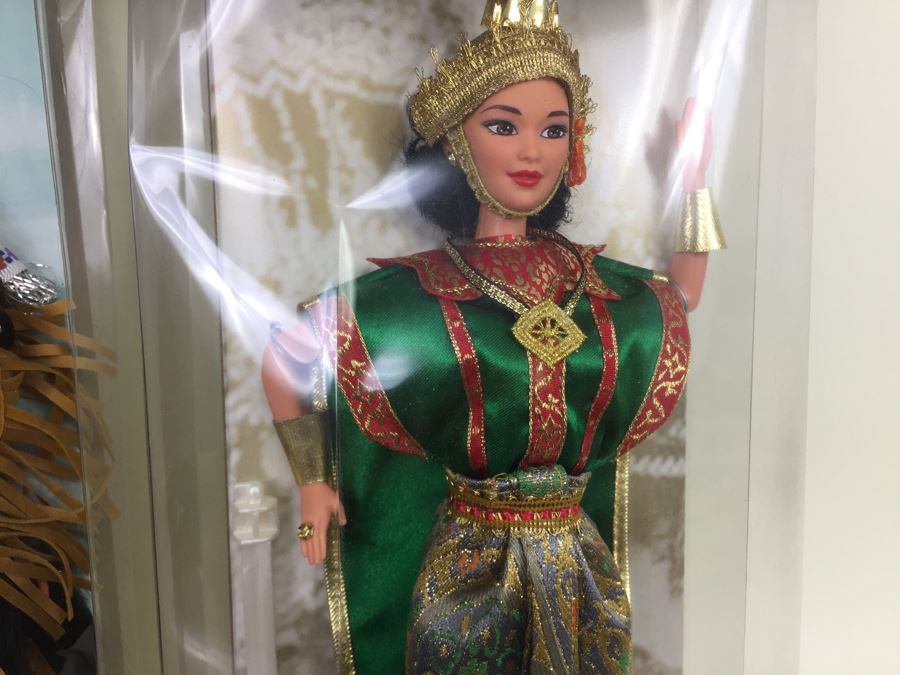 Collector Edition Barbie Dolls New In Box Dolls Of The World Vintage 1997 1998 [Photo 13]