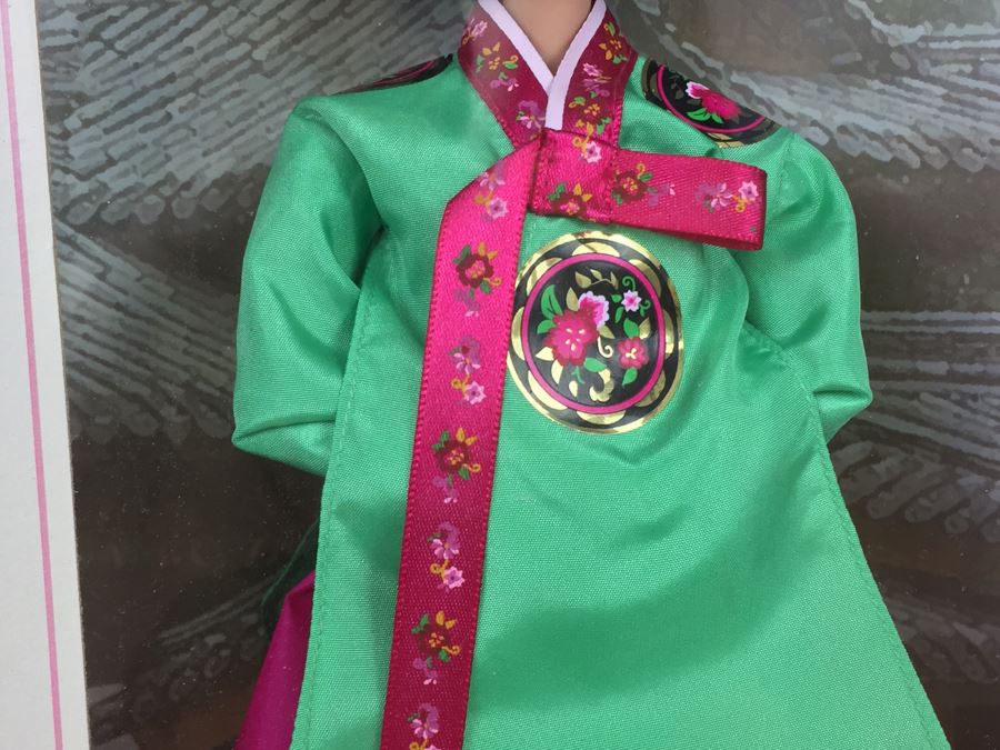 Barbie Pink Label Collection Dolls Of The World Princess Of Navajo And Korean Court 2004 [Photo 11]