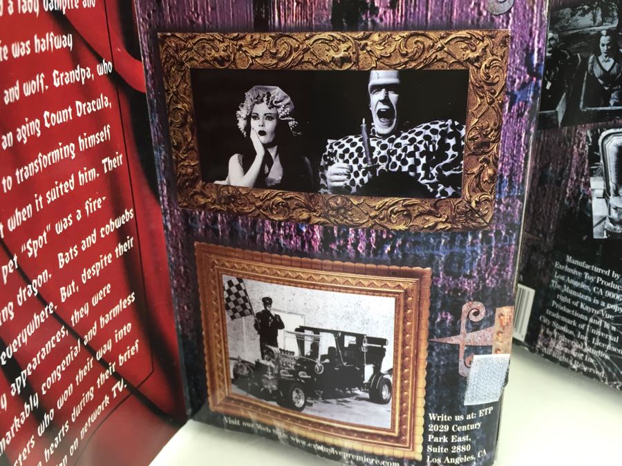 The Munsters Limited Edition Dolls Grandpa And Lily [Photo 17]