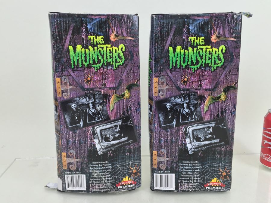 The Munsters Limited Edition Dolls Grandpa And Lily [Photo 13]