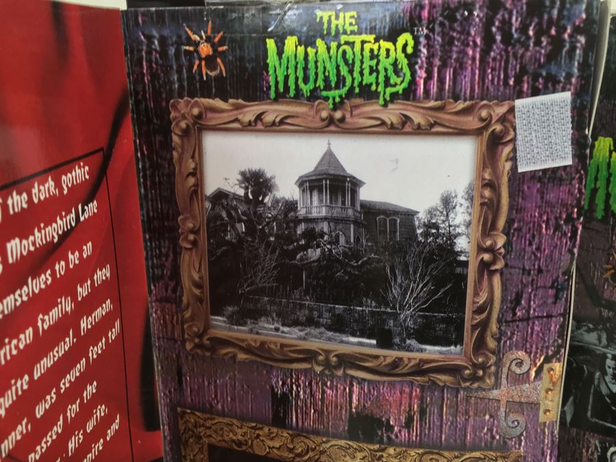 The Munsters Limited Edition Dolls Grandpa And Lily [Photo 16]