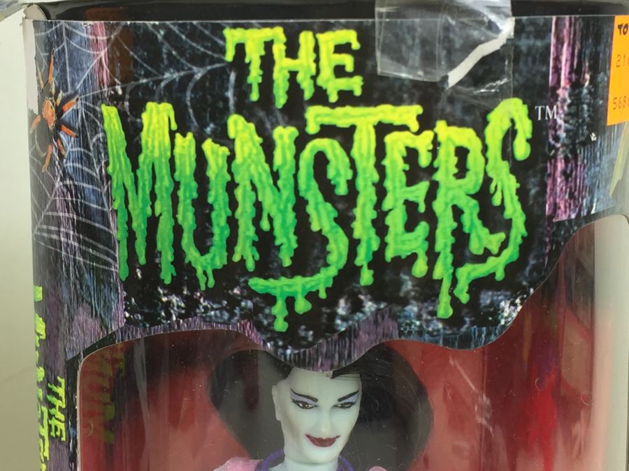 The Munsters Limited Edition Dolls Grandpa And Lily