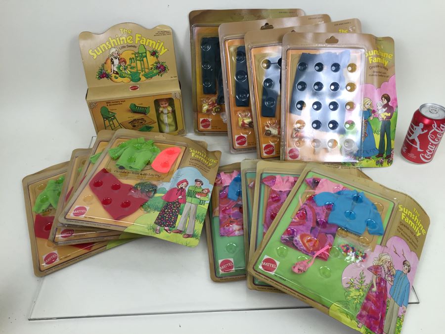 Huge Collection Of The Sunshine Family Clothes Dress-Up Kits On Original Card With Little Sweets Dolls Vintage 1974 1975 [Photo 1]