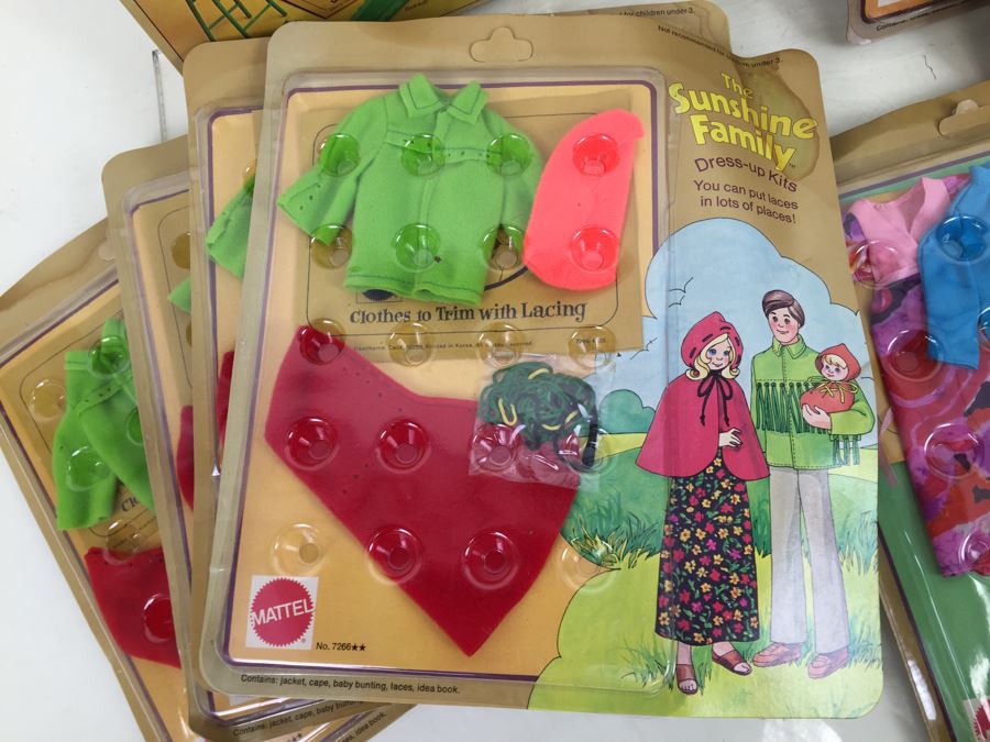 Huge Collection Of The Sunshine Family Clothes Dress-Up Kits On Original Card With Little Sweets Dolls Vintage 1974 1975 [Photo 3]