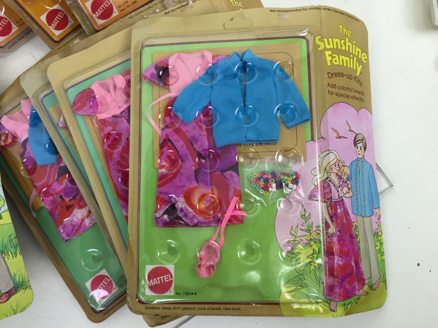 Huge Collection Of The Sunshine Family Clothes Dress-Up Kits On Original Card With Little Sweets Dolls Vintage 1974 1975 [Photo 2]