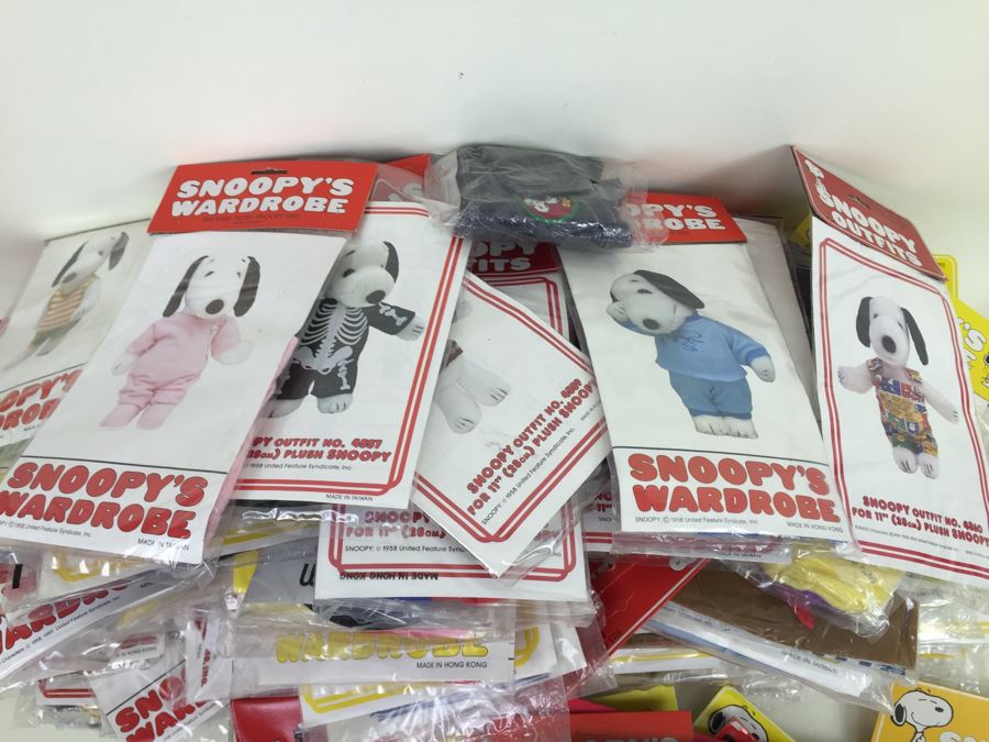MEGA Lot Of SNOOPY Collector's Outfits Clothes Dog Clothes [Photo 27]