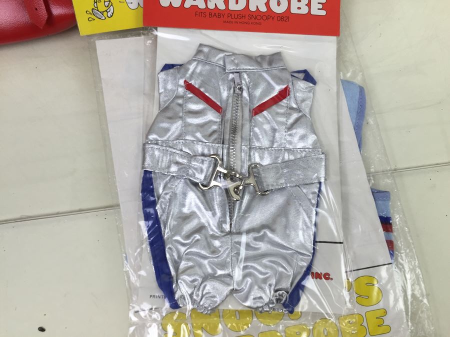 MEGA Lot Of SNOOPY Collector's Outfits Clothes Dog Clothes [Photo 20]