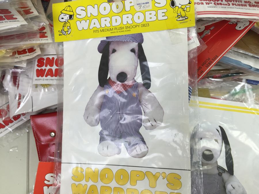MEGA Lot Of SNOOPY Collector's Outfits Clothes Dog Clothes [Photo 32]