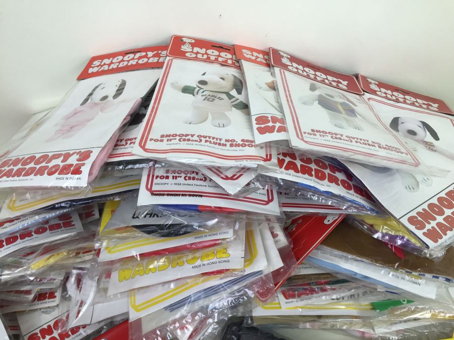 MEGA Lot Of SNOOPY Collector's Outfits Clothes Dog Clothes [Photo 10]