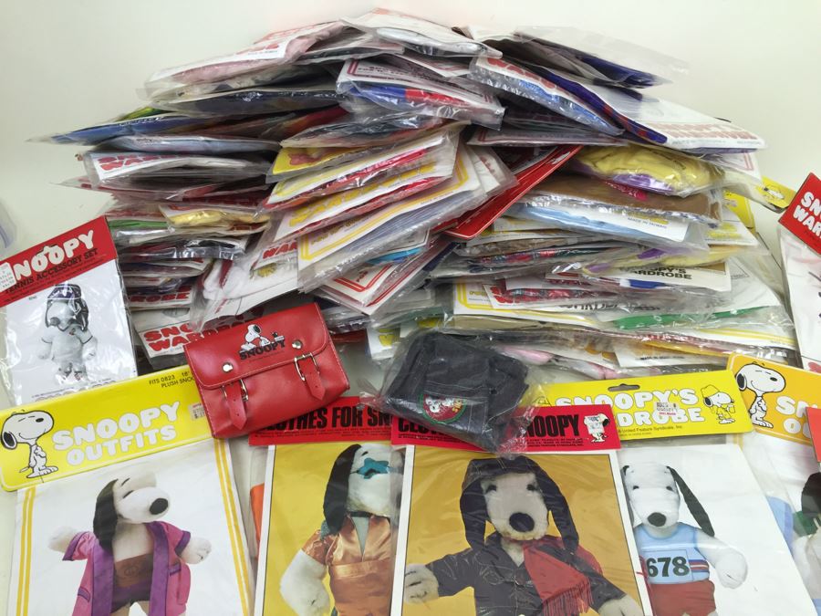 MEGA Lot Of SNOOPY Collector's Outfits Clothes Dog Clothes [Photo 7]