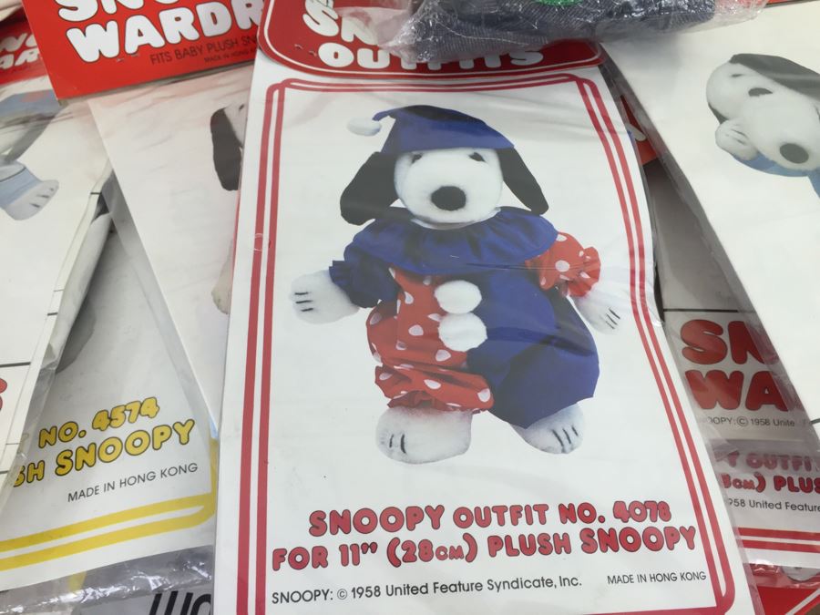 MEGA Lot Of SNOOPY Collector's Outfits Clothes Dog Clothes [Photo 29]