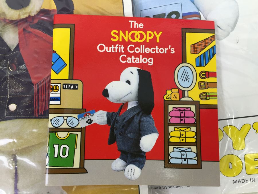 MEGA Lot Of SNOOPY Collector's Outfits Clothes Dog Clothes [Photo 2]