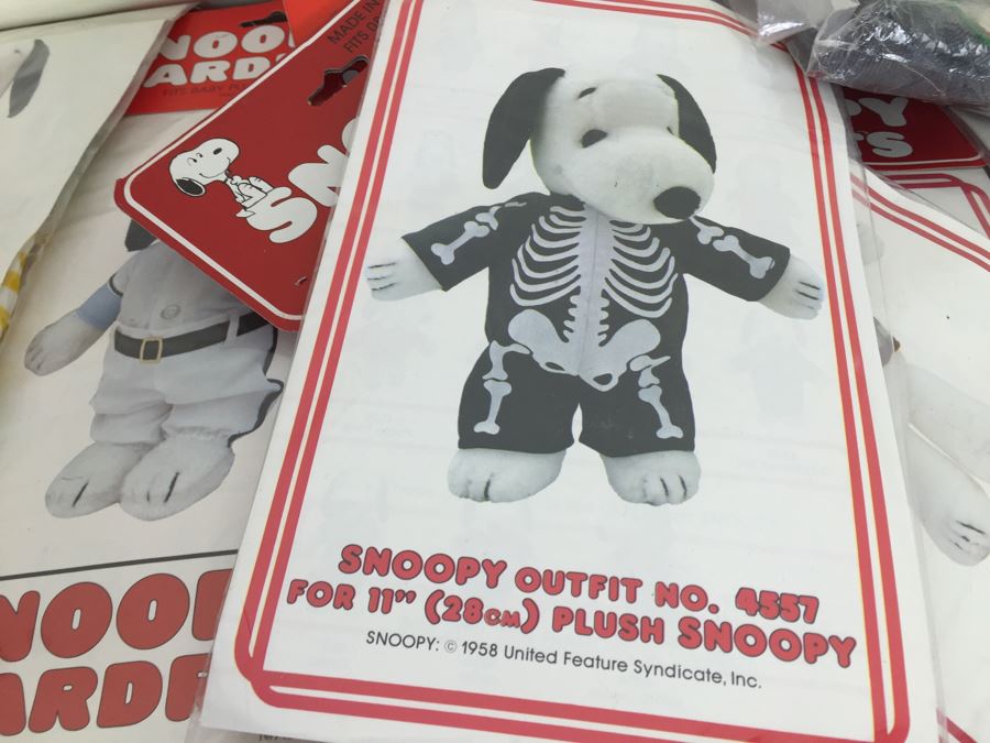 MEGA Lot Of SNOOPY Collector's Outfits Clothes Dog Clothes [Photo 28]