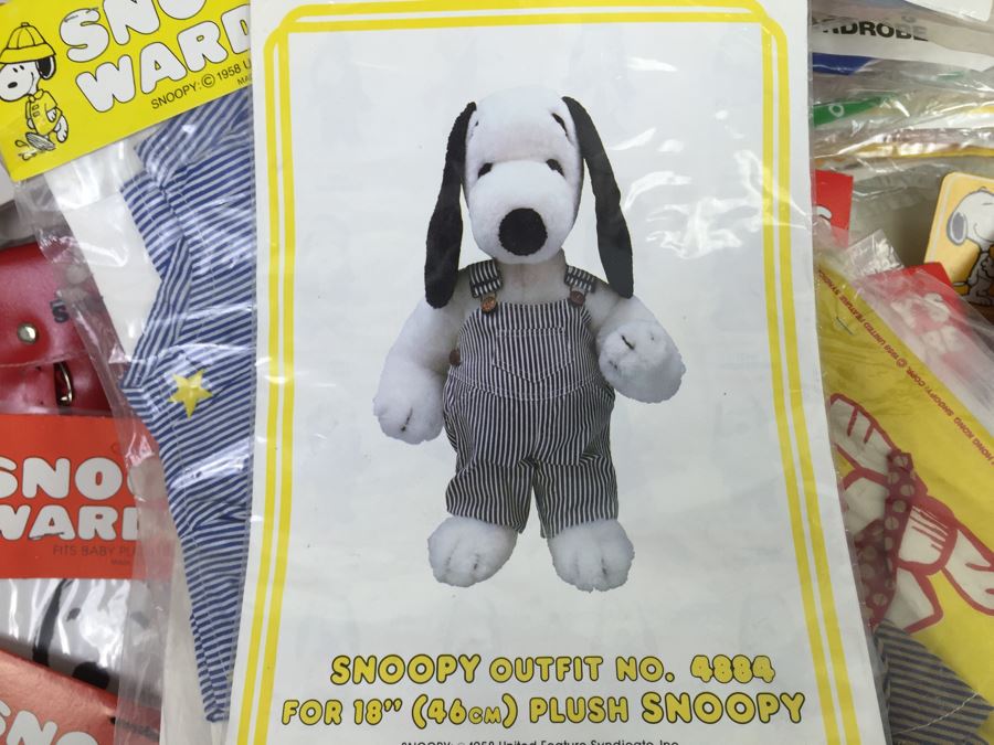 MEGA Lot Of SNOOPY Collector's Outfits Clothes Dog Clothes [Photo 31]
