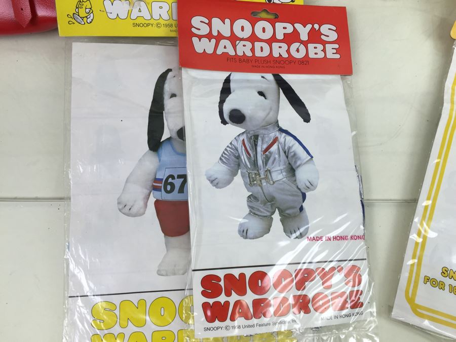 MEGA Lot Of SNOOPY Collector's Outfits Clothes Dog Clothes [Photo 19]