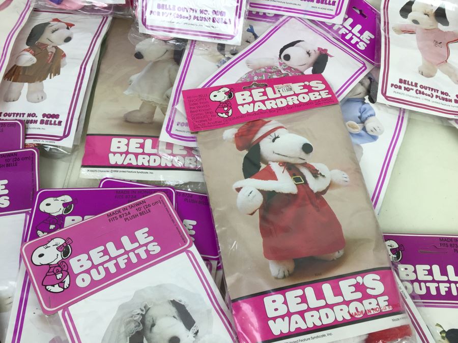 Large Lot Of BELLA SNOOPY's Sister Collector's Outfits Clothes Dog Clothes [Photo 3]