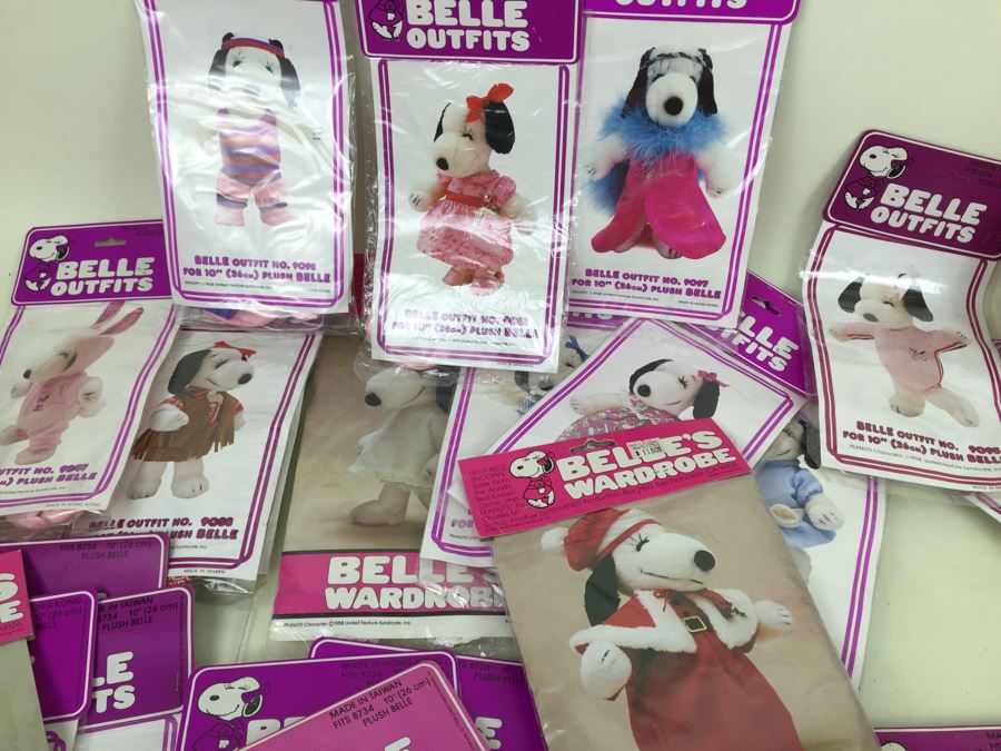 Large Lot Of BELLA SNOOPY's Sister Collector's Outfits Clothes Dog Clothes [Photo 11]