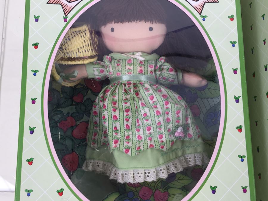 Berry Patch Collection Dolls By Joan Walsh Anglund New In Box [Photo 6]