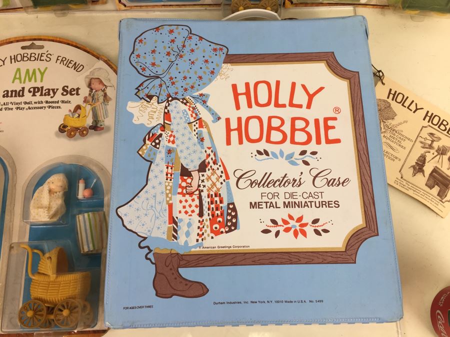 Holly Hobbie Dress And Play Sets Plus Holly Hobbie's Friend Amy Doll And Play Sets And Collector's Case [Photo 15]