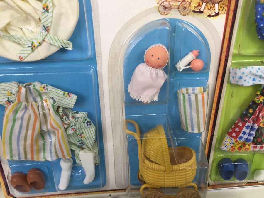 Holly Hobbie Dress And Play Sets Plus Holly Hobbie's Friend Amy Doll And Play Sets And Collector's Case [Photo 9]