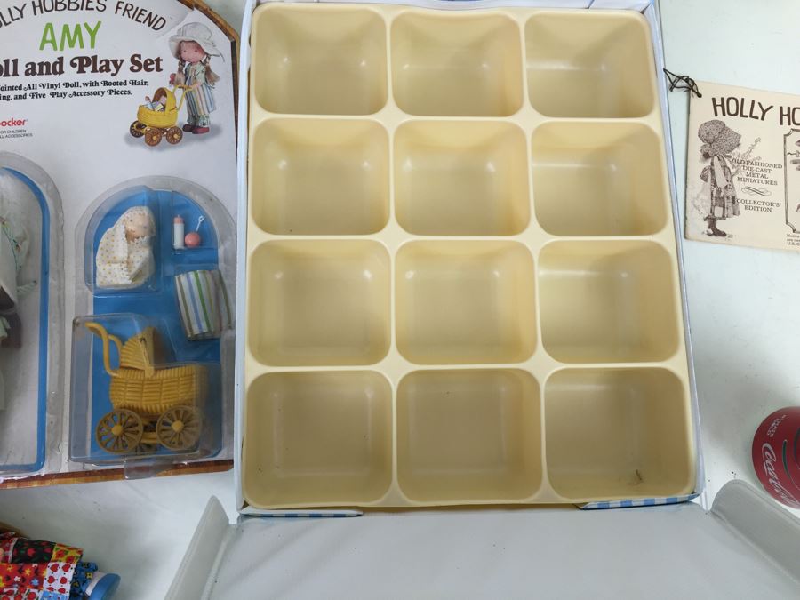 Holly Hobbie Dress And Play Sets Plus Holly Hobbie's Friend Amy Doll And Play Sets And Collector's Case [Photo 21]