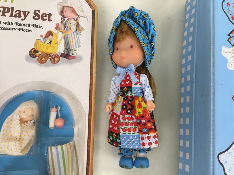 Holly Hobbie Dress And Play Sets Plus Holly Hobbie's Friend Amy Doll And Play Sets And Collector's Case [Photo 22]