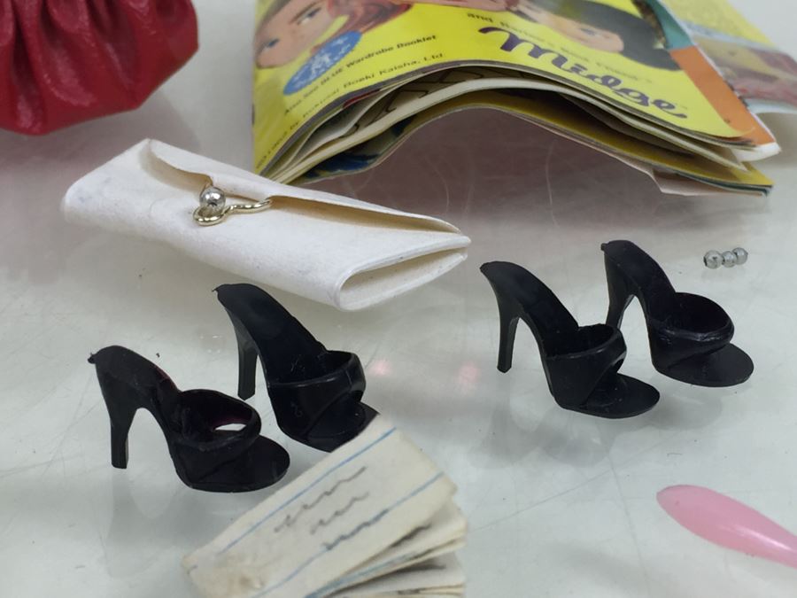 Huge Lot Of Barbie Doll Clothes And Accessories [Photo 27]