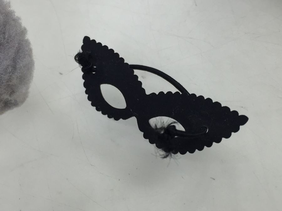 Huge Lot Of Barbie Doll Clothes And Accessories [Photo 46]