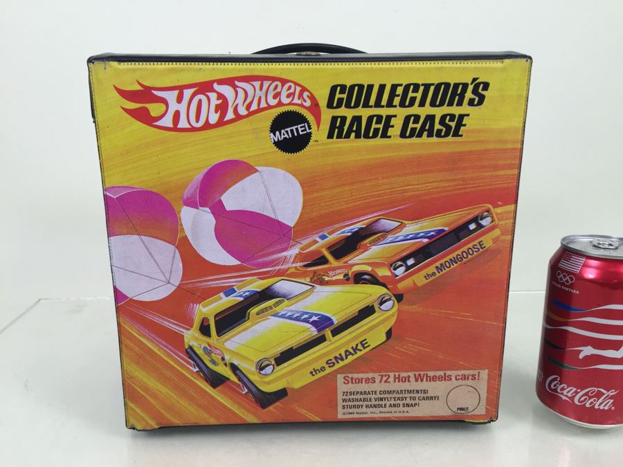 Mattel Hot Wheels Collector's Race Case Stores 72 Hot Wheels Cars Vintage 1969