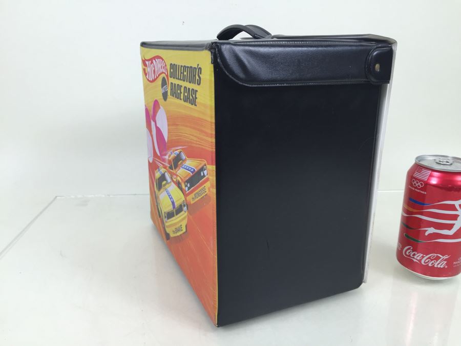 Mattel Hot Wheels Collector's Race Case Stores 72 Hot Wheels Cars Vintage 1969 [Photo 9]