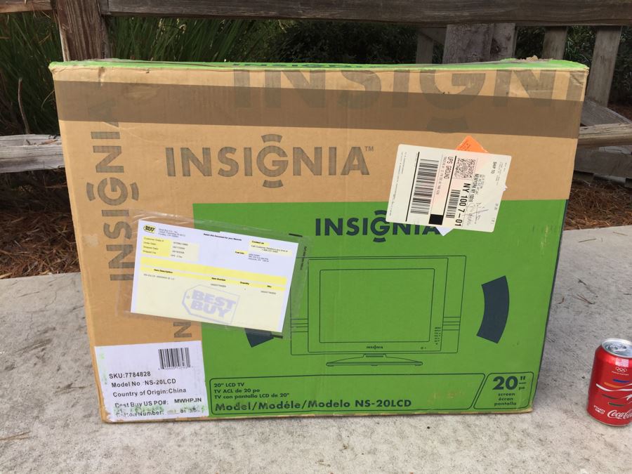 Insignia 20' LCD TV With Box [Photo 1]