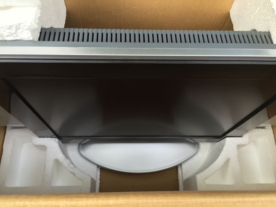 Insignia 20' LCD TV With Box [Photo 2]