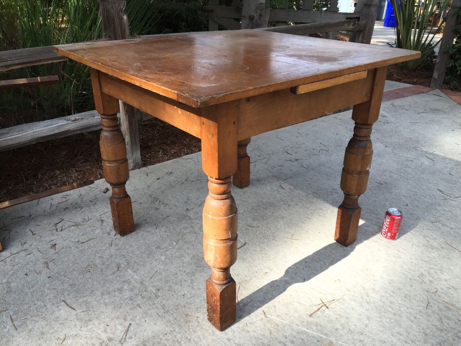 Primitive Kitchen Oak Wood Farmhouse Table With Two Leaves And Turned Legs [Photo 3]