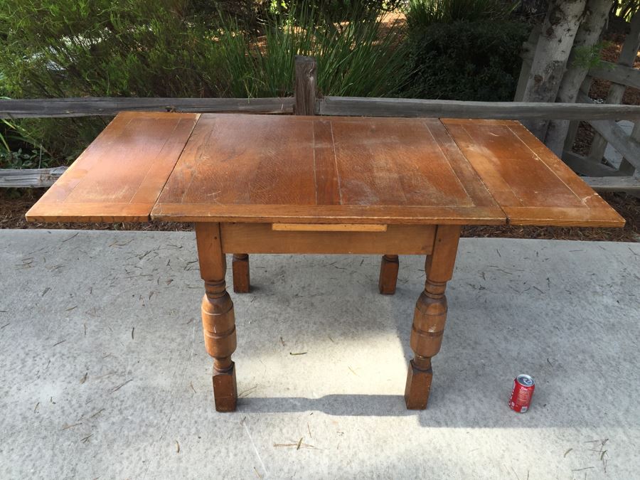 Primitive Kitchen Oak Wood Farmhouse Table With Two Leaves And Turned Legs