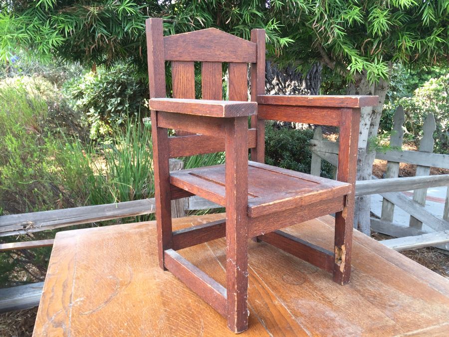 Old Oak Mission Style Child's Chair [Photo 1]