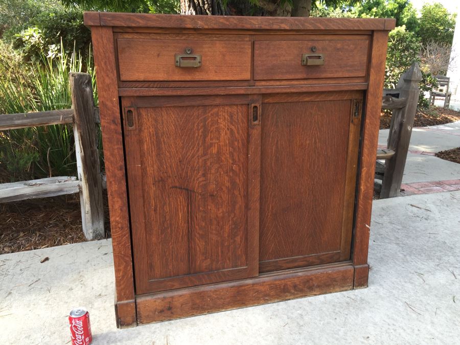 Old Oak Cabinet [Photo 4]