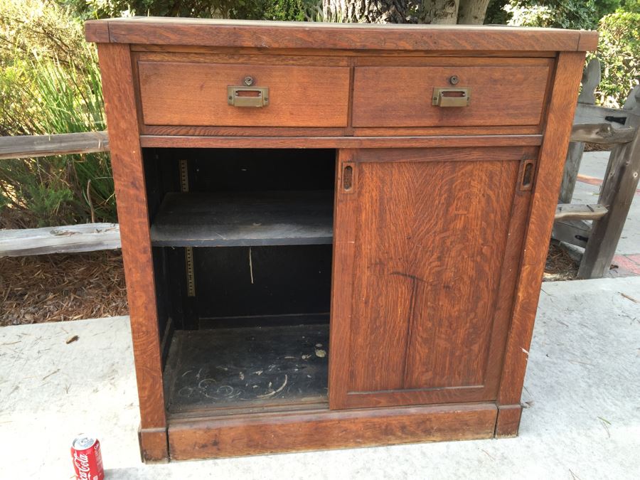 Old Oak Cabinet [Photo 3]