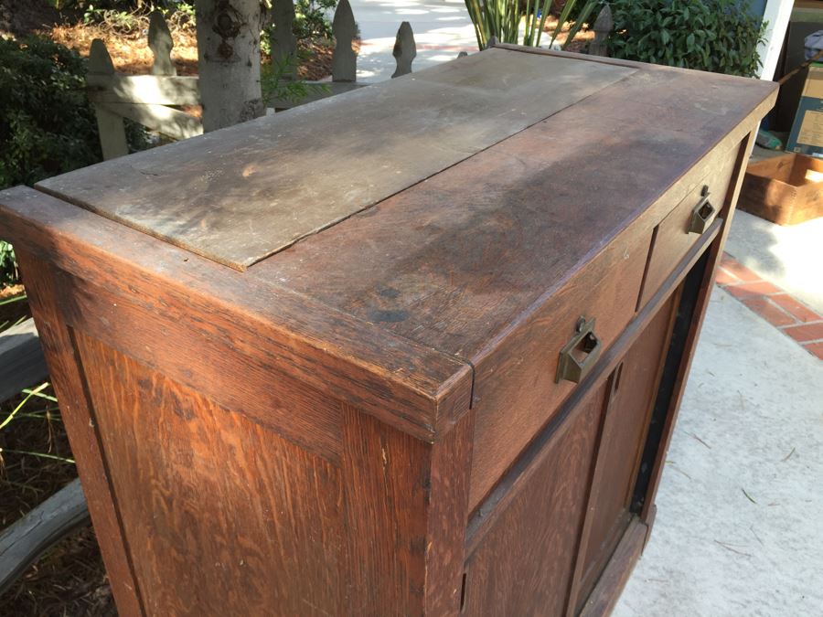 Old Oak Cabinet [Photo 7]