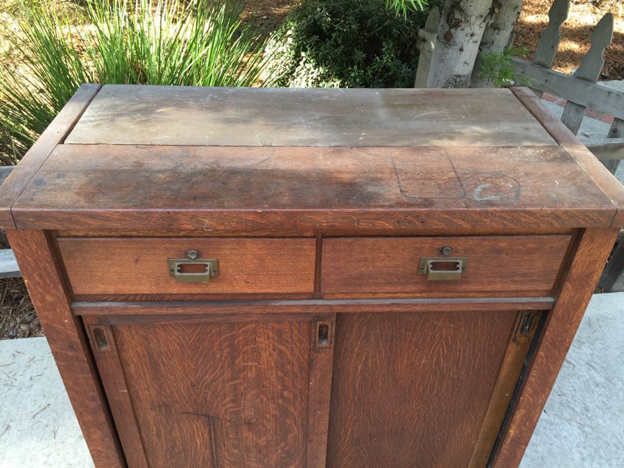 Old Oak Cabinet [Photo 6]