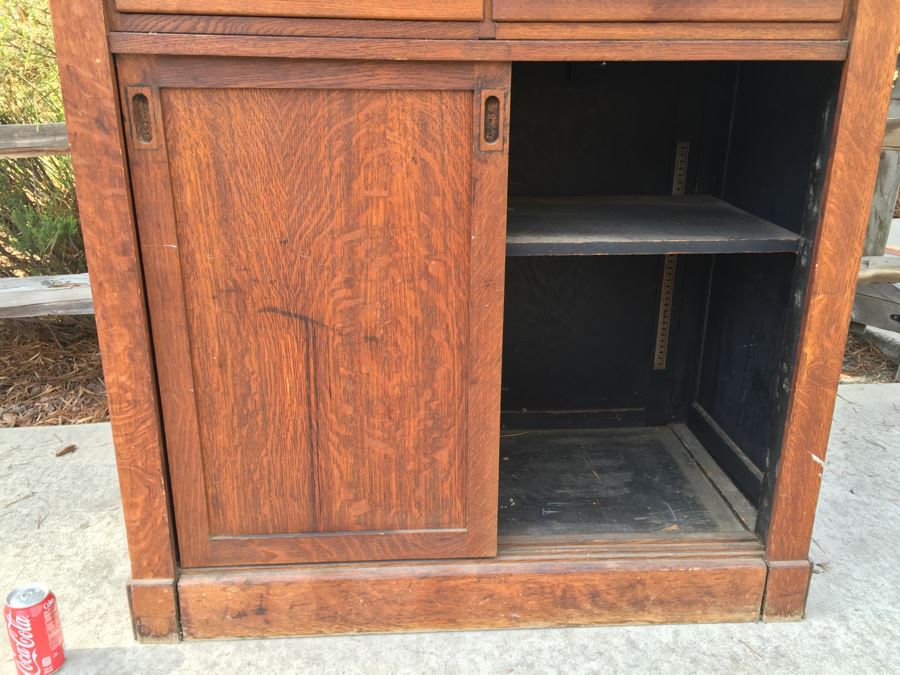 Old Oak Cabinet [Photo 10]