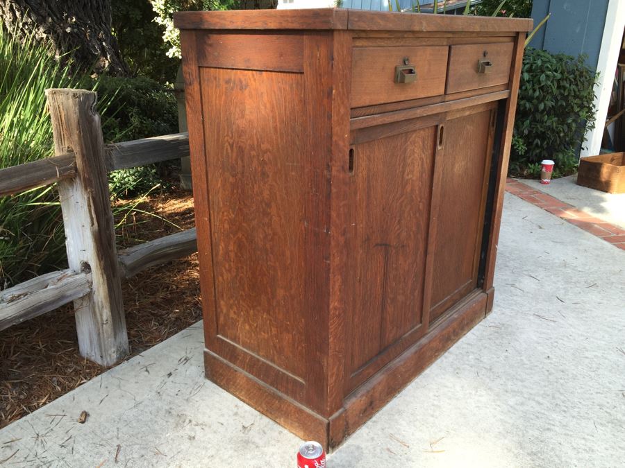 Old Oak Cabinet [Photo 2]