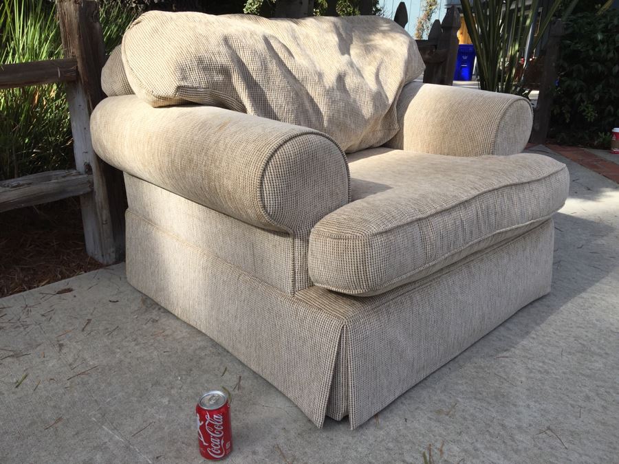 Large Upholstered Light Tan Chair [Photo 4]