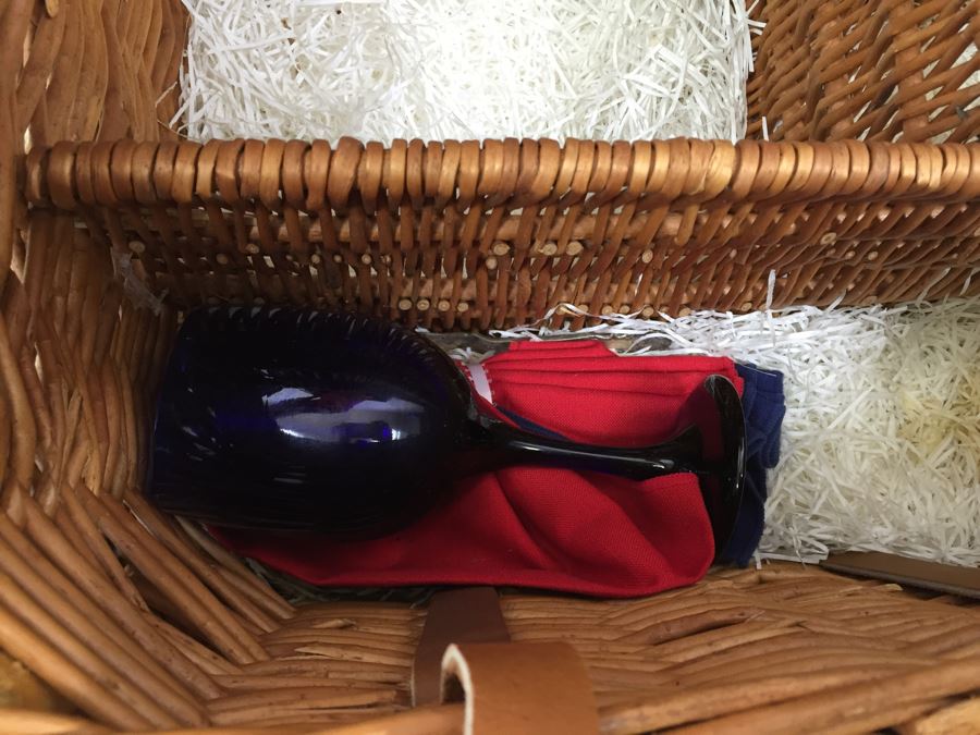 Thomas B. Swain & Son Wicker Picnic Basket Set [Photo 11]
